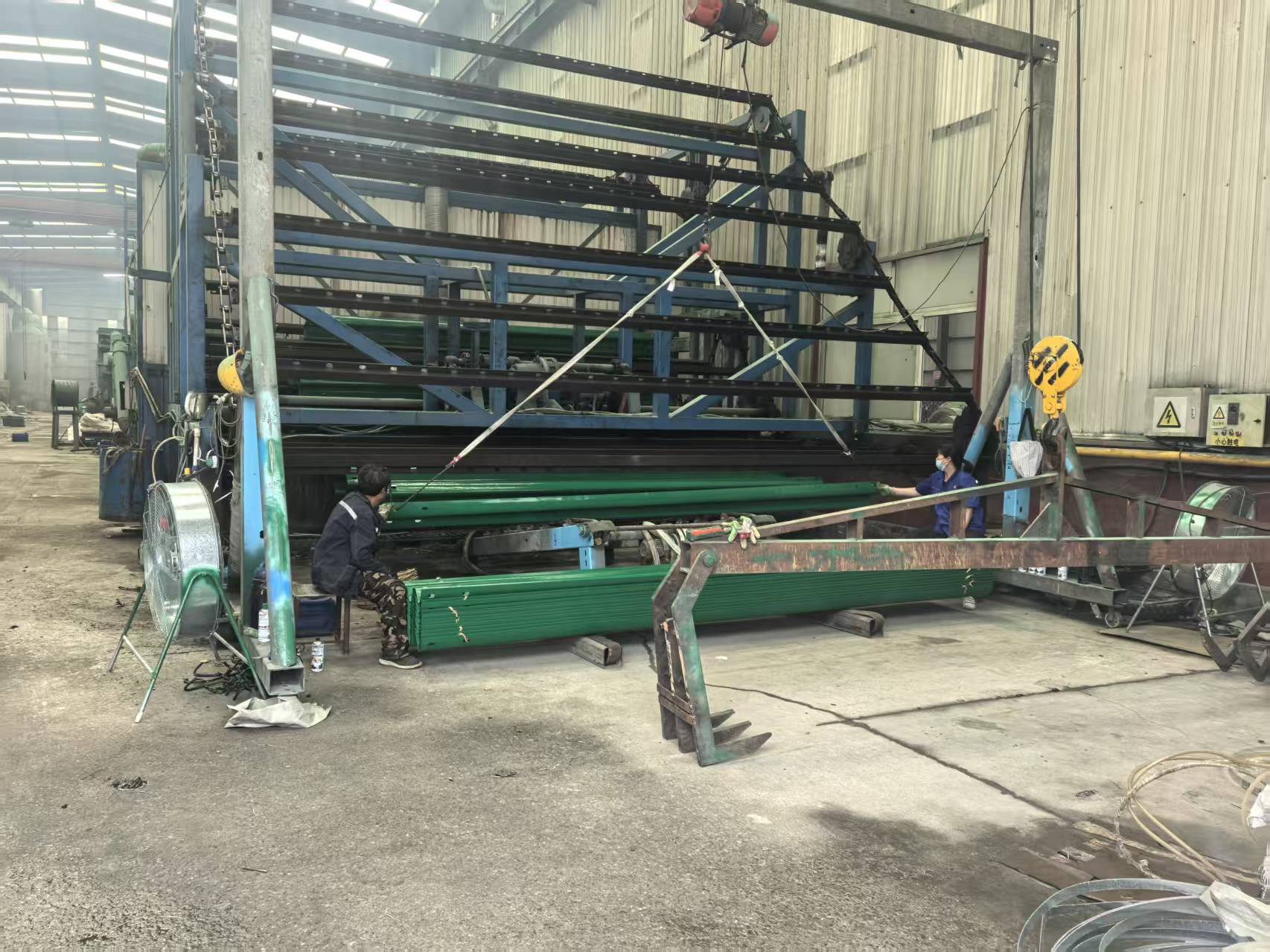 新乡市环氧锌基波形护栏环氧锌基波形护栏 - 价格